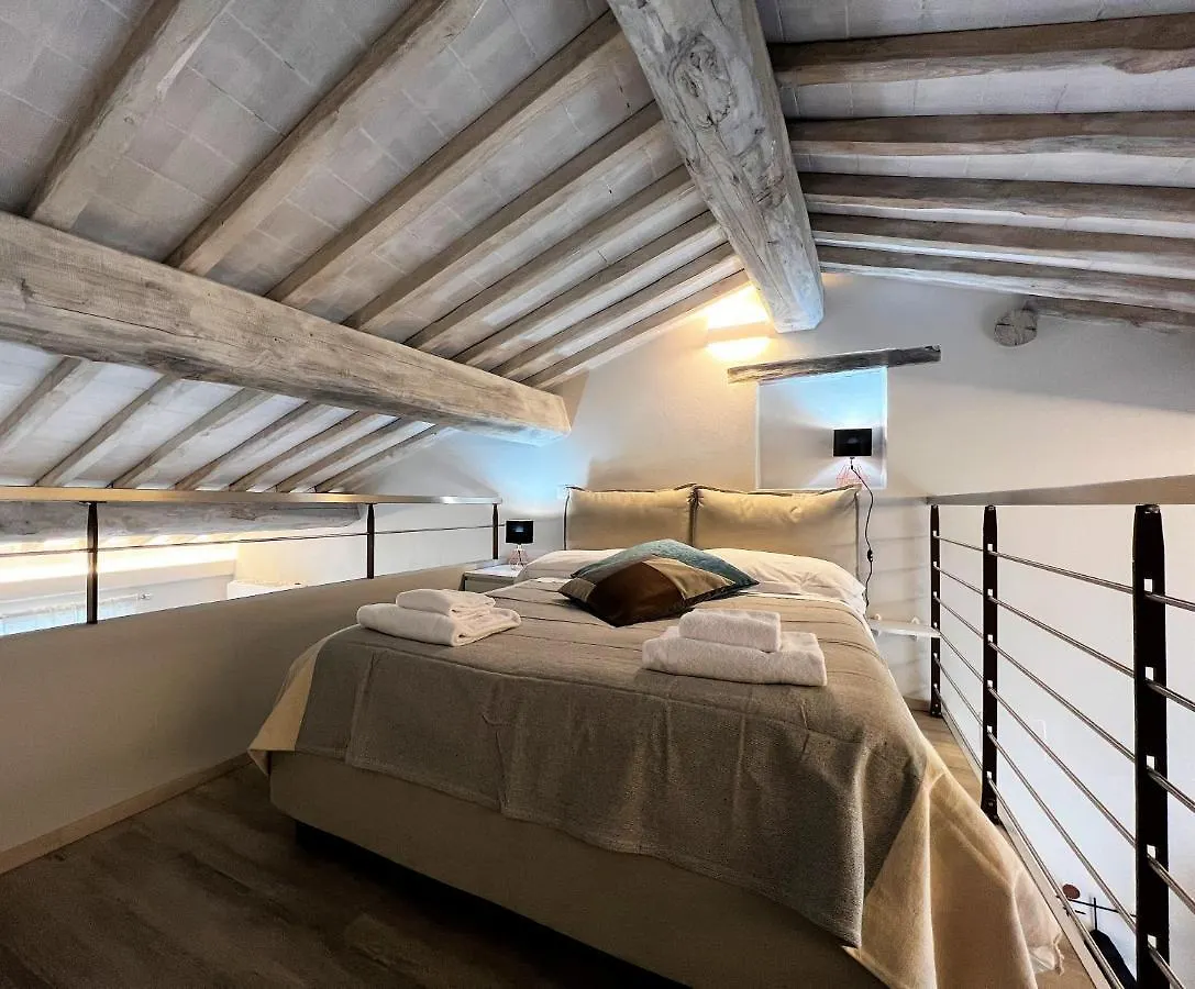 Kami-Central Beautiful Apartment Over The Roofs Siena 0*,