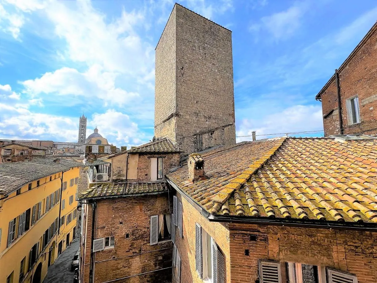 Kami-Central Beautiful Apartment Over The Roofs Siena