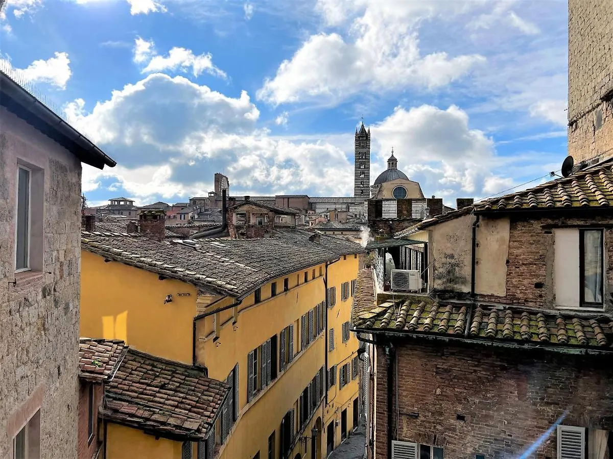 Kami-Central Beautiful Apartment Over The Roofs Siena